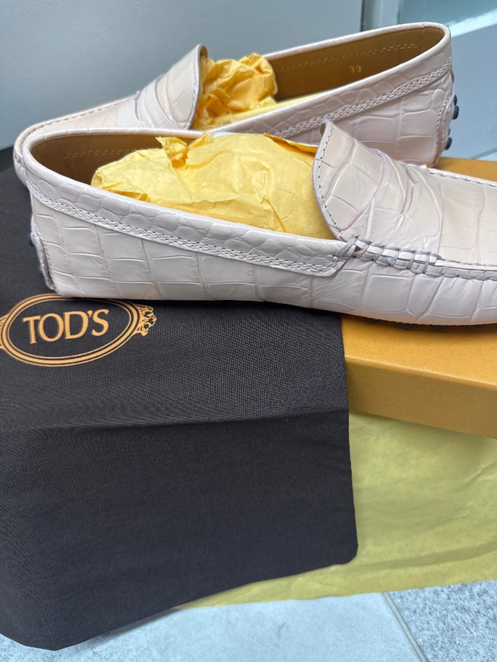 TOD’S pink loafers